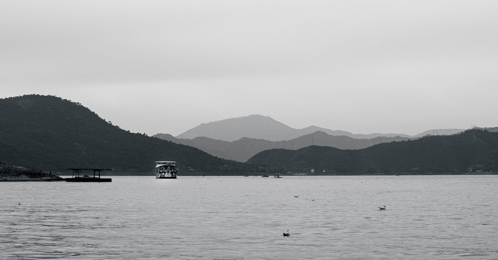 🌊 Descubre el Encanto del Lago de Valle de Bravo: El Paraíso Escondido de México